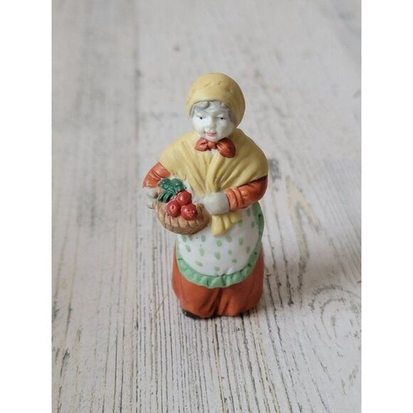 Mini ceramic Grandma apple bundle village accessory xmas - Picture 1 of 5